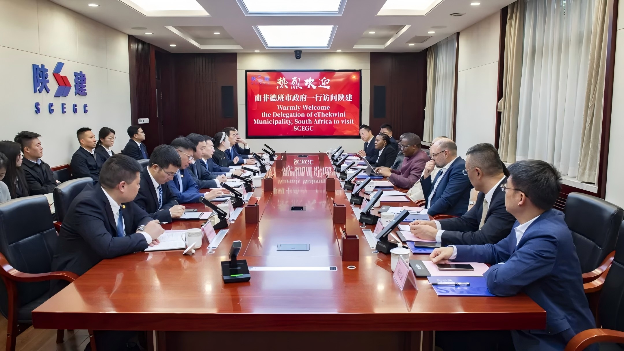毛继东与南非德班市市长西里尔·夏巴会谈